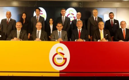 Galatasaray yönetiminde Dursun Özbek ve ekibine mazbata teslimi