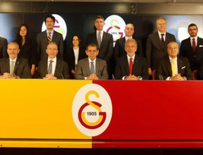 Galatasaray yönetiminde Dursun Özbek ve ekibine mazbata teslimi